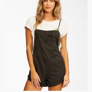 nwt Billabong wild pursuit short overall